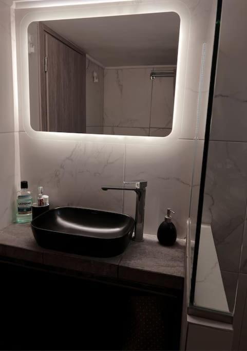 Minimal 3Br Apartment In 아테네 외부 사진